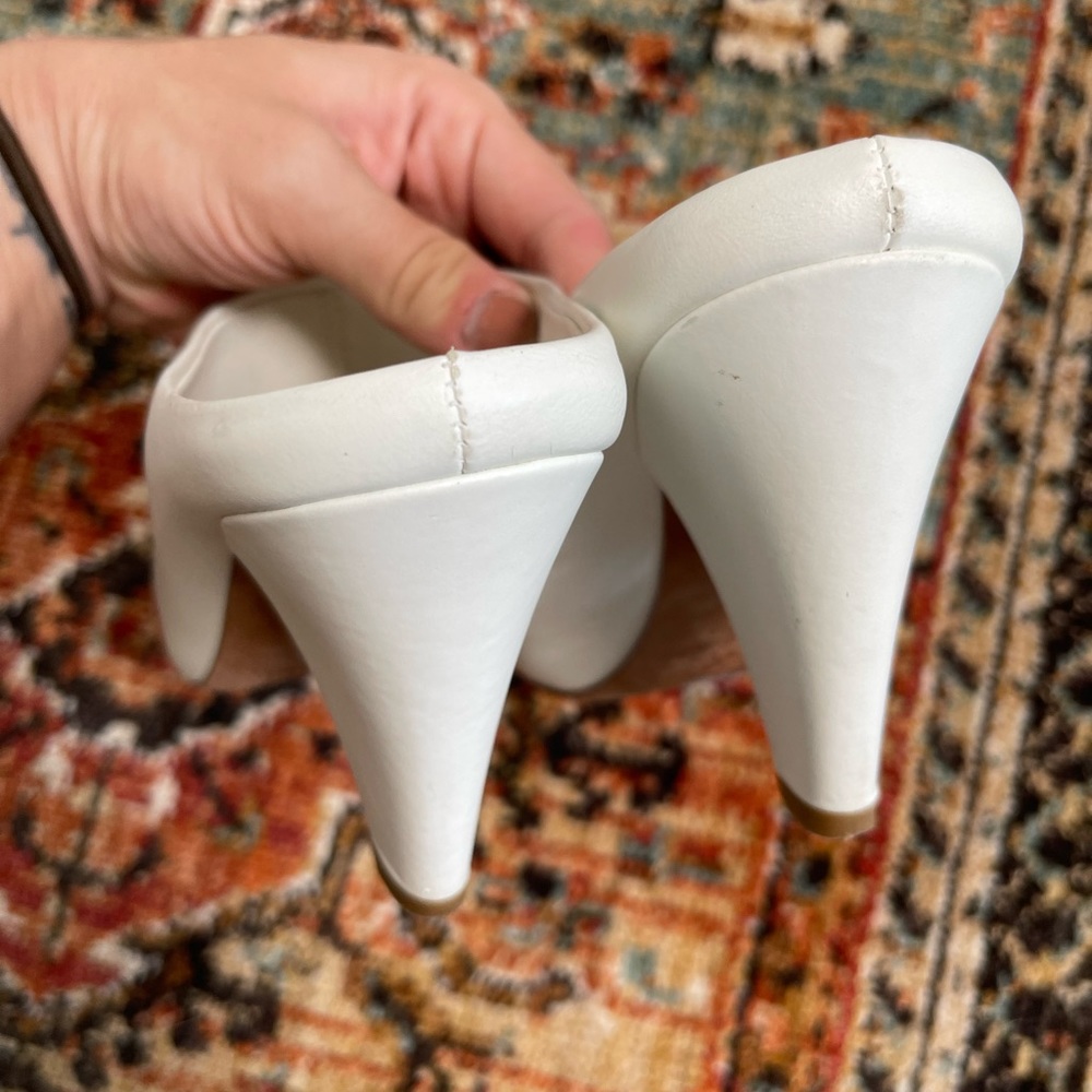 Vince Point Toe Mules - Picture 5 of 6